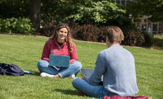 Engaged first-year students at Hamline University